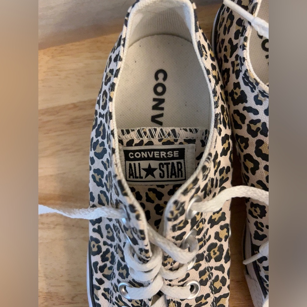 Converse Women's
Chuck Taylor All Star Leopard Print Low Top Sneakers Unisex - Picture 3 of 13
